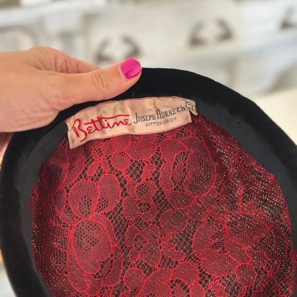 Bettine Joseph Horne Co Pittsburgh Brown Velvet Hat 1950s Bow Detail Lace Lining - Picture 2 of 3